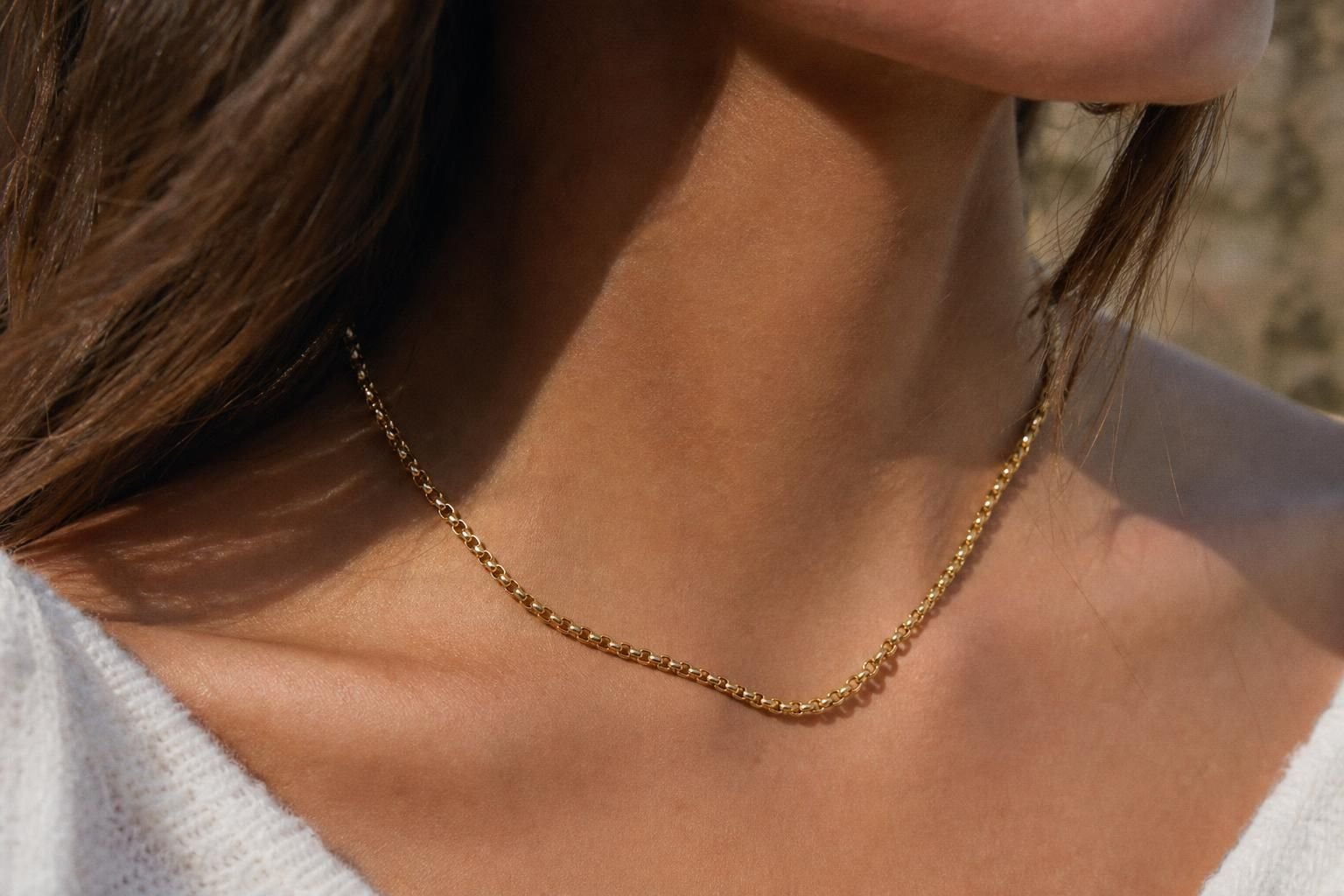 découvrez le poids moyen d'une chaîne en or pour femme, un équilibre parfait entre élégance et confort au quotidien.
